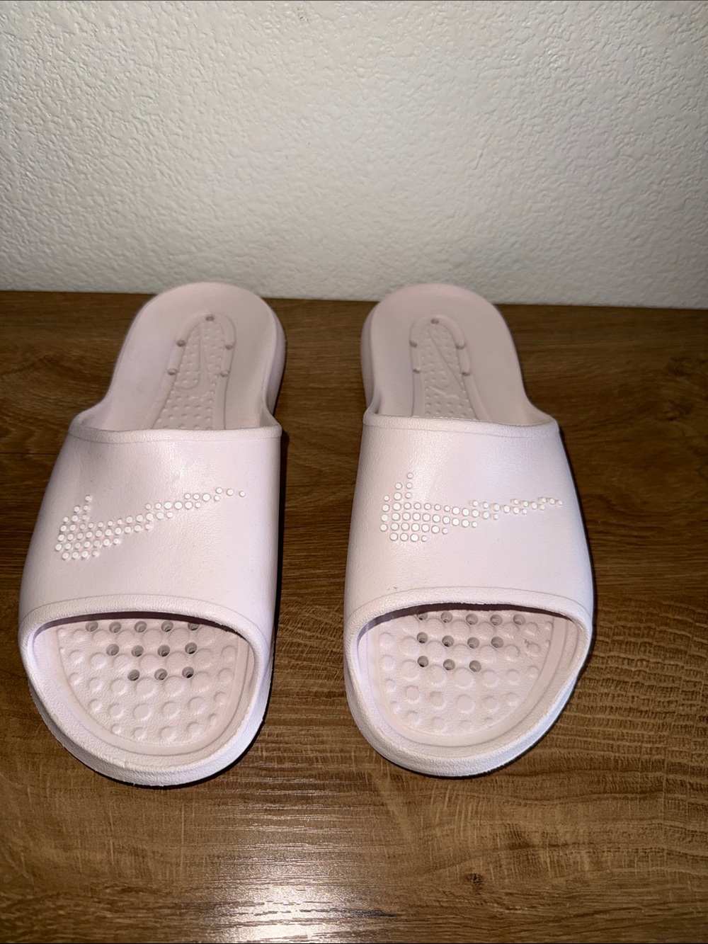 Nike Women’s Light Pink Slide Sandals with Dotted Swoosh